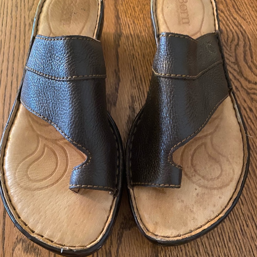Born Women’s size 40.5 (US 9) Brown Leather Thong Sandals